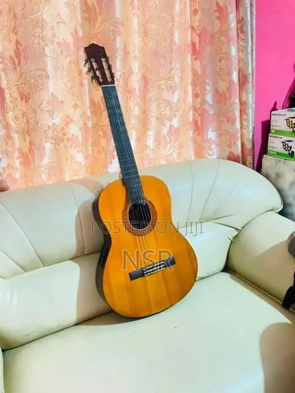Yamaha CX 40 Classical Box Guitar