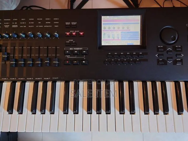 Yamaha Motif XF7 Digital Music Workstation with Synthesizer Keyboard