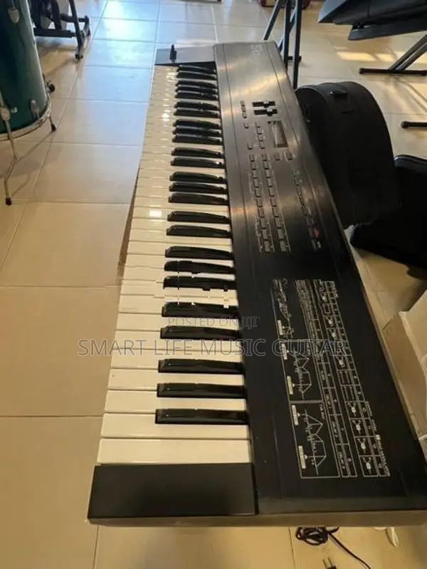 Roland D10 Synthesizer Keyboard