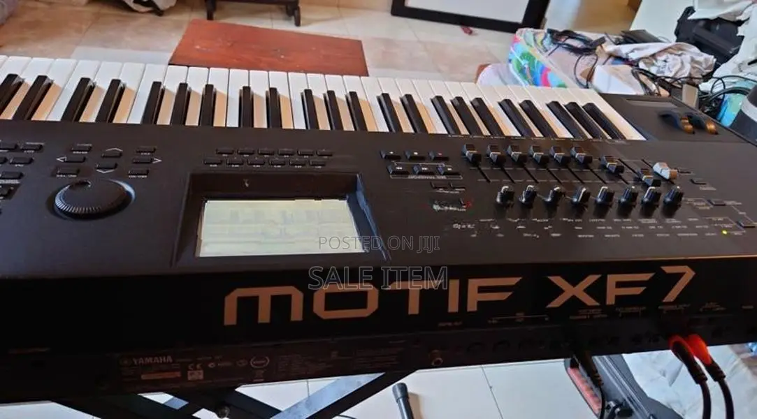 Yamaha Motif XF7 Digital Music Workstation with Synthesizer Keyboard