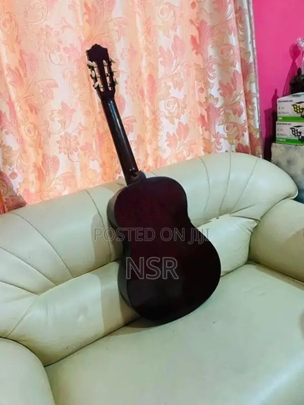 Yamaha CX 40 Classical Box Guitar