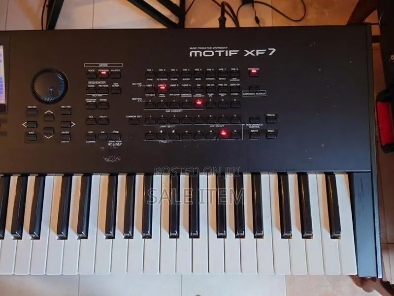 Yamaha Motif XF7 Digital Music Workstation with Synthesizer Keyboard