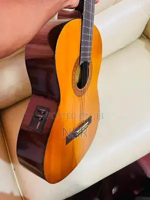Yamaha CX 40 Classical Box Guitar