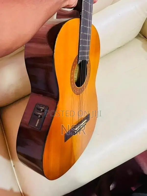 Yamaha CX 40 Classical Box Guitar