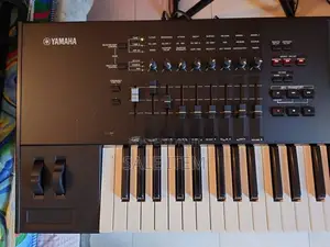 Yamaha Motif XF7 Digital Music Workstation with Synthesizer Keyboard