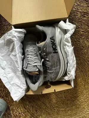 Hoka Clifton 10
