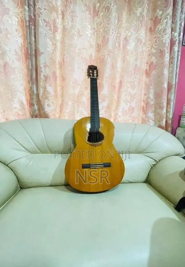 Yamaha C40 Classical Box Guitar