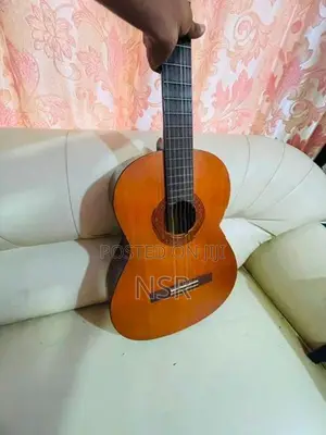 Yamaha C40 Classical Box Guitar