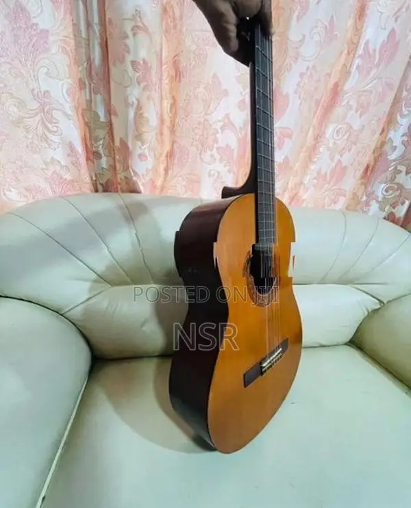 Yamaha C40 Classical Box Guitar