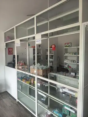 Glass cabinet/Showcase