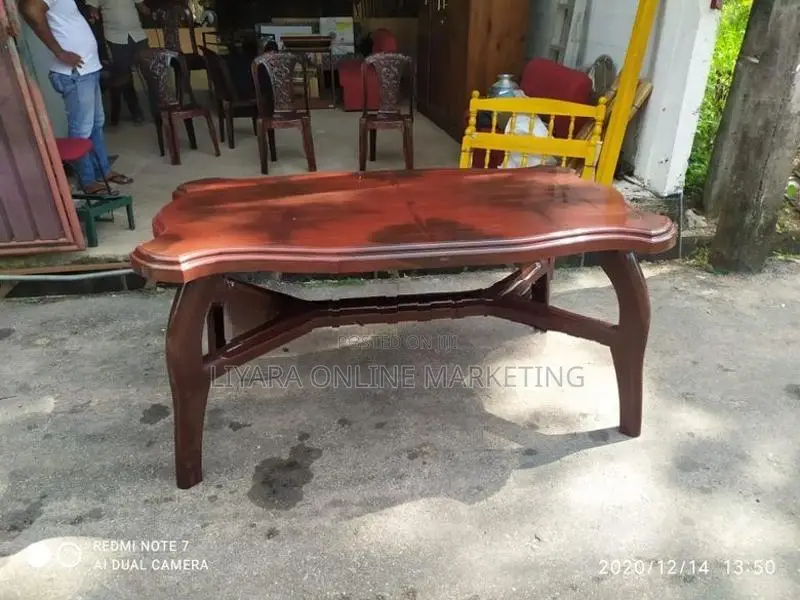 Piyestra Plastic Dining Table