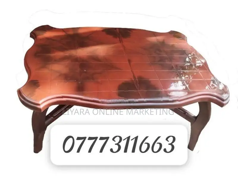 Piyestra Plastic Dining Table