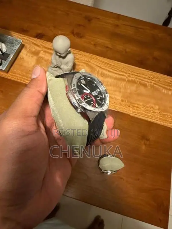 Edifice ECB-10 P-1 a Watch