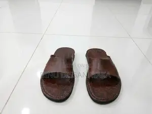පිරිමි ලෙදර් පාවහන්