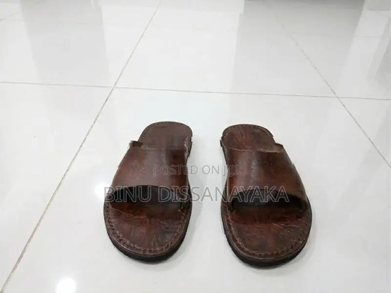 පිරිමි ලෙදර් පාවහන්