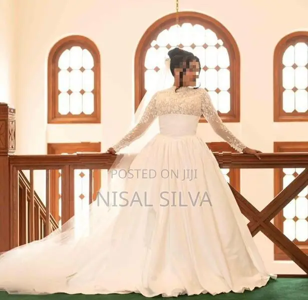 Elegant Modern Bridal Wedding Dress