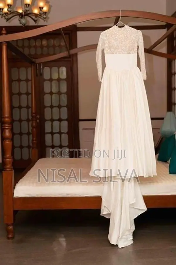 Elegant Modern Bridal Wedding Dress