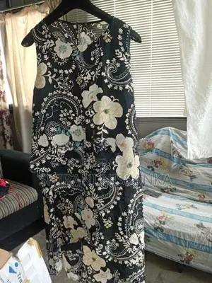 SLEEVELESS LONG BLOUSE