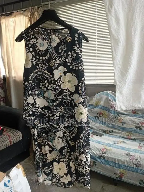 SLEEVELESS LONG BLOUSE