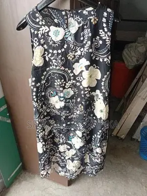 SLEEVELESS LONG BLOUSE