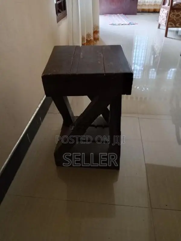 Pallet Table with Chair