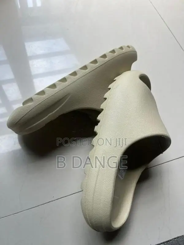 Addidas Yeezy Slides