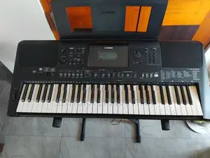 Yamaha PSR E463