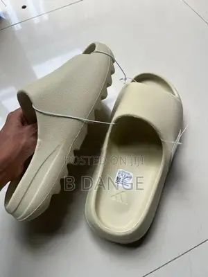 Addidas Yeezy Slides