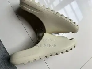 Addidas Yeezy Slides