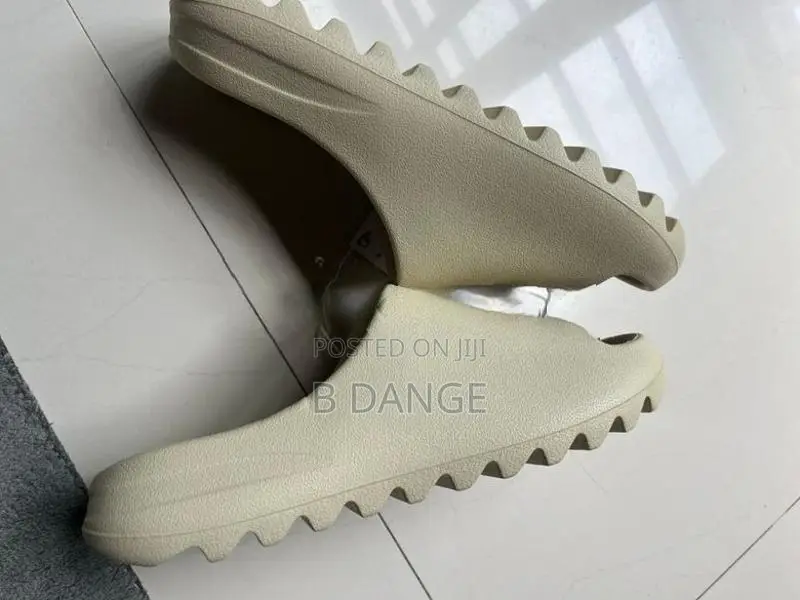 Addidas Yeezy Slides
