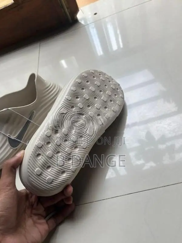 Nike Rejuven 8 Shoes