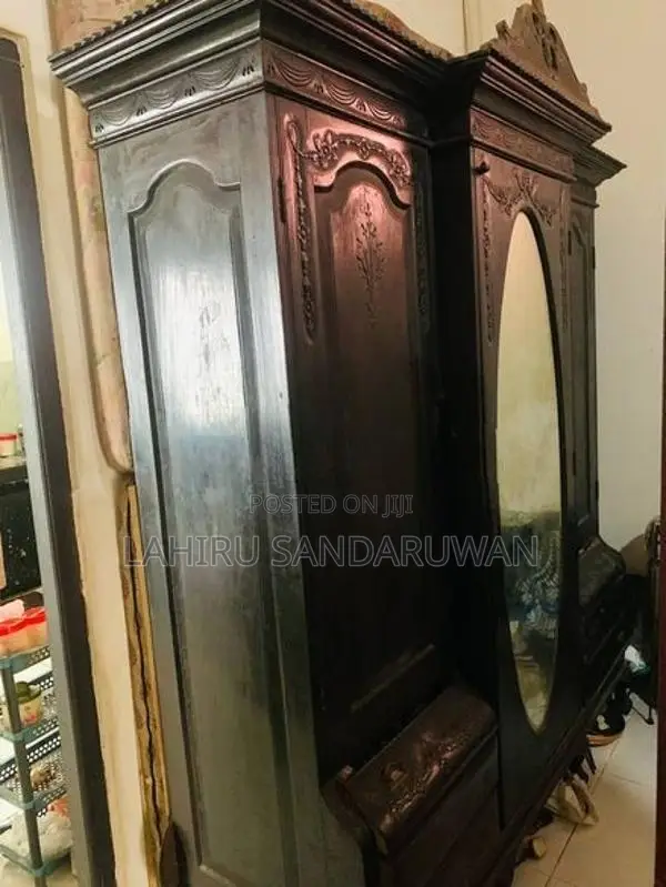 Antique Thekka Almirah