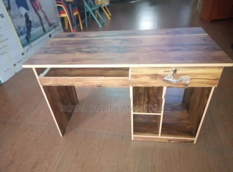 4 by 2 Computer Table (Q-3)