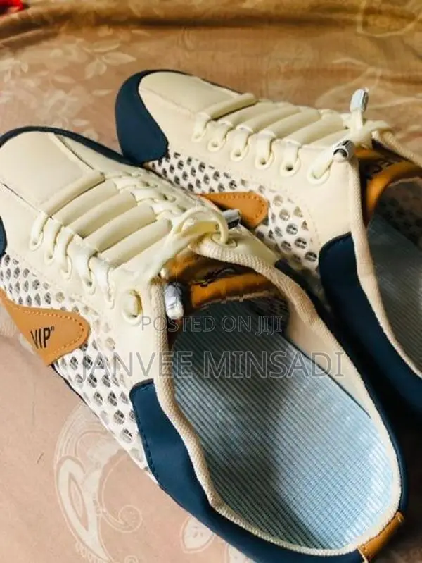 Half sneakers