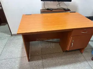 Study Table Piyestra