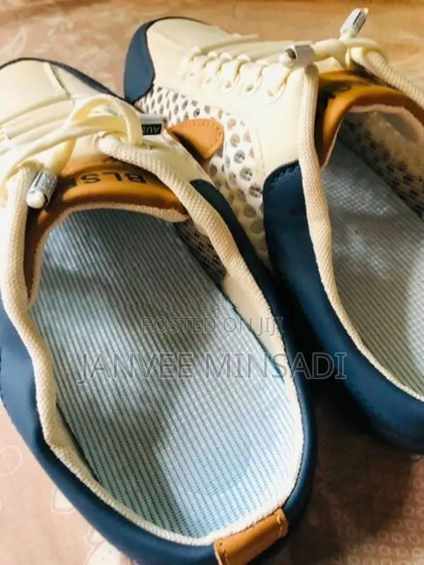 Half sneakers