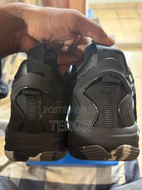 AVI sports shoe