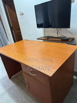 Study Table Piyestra