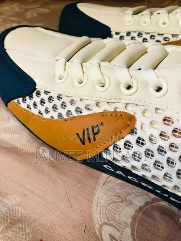 Half sneakers