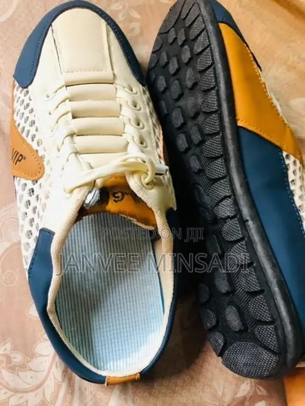 Half sneakers