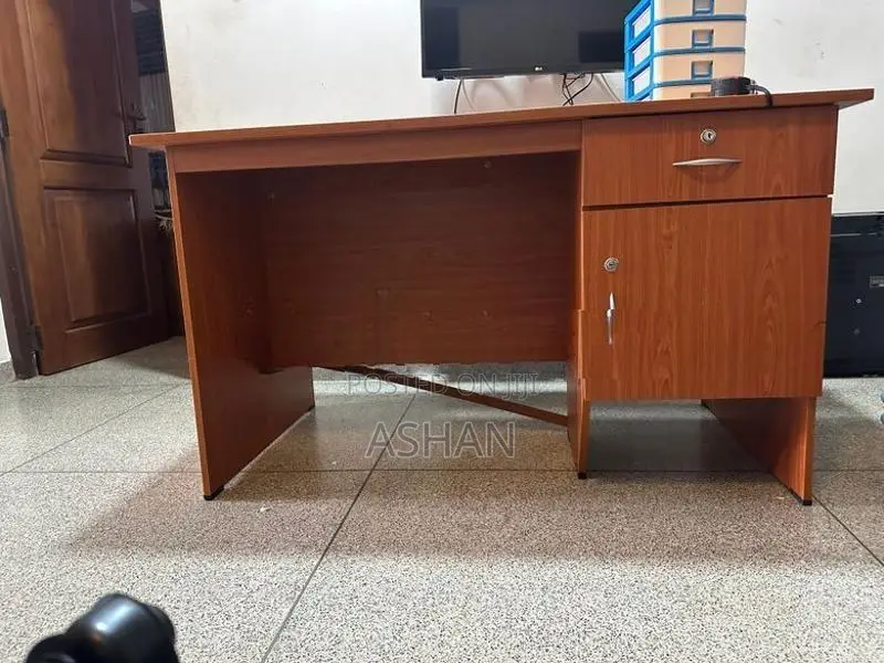 Study Table Piyestra