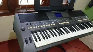 YAMAHA S670 KEYBOARD