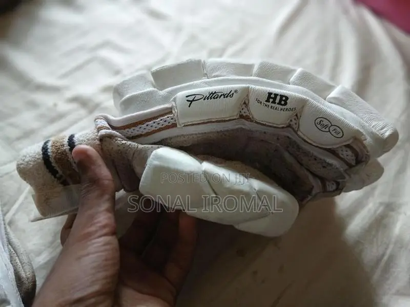(HB) left hand cricket glove