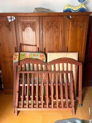 Used baby cot