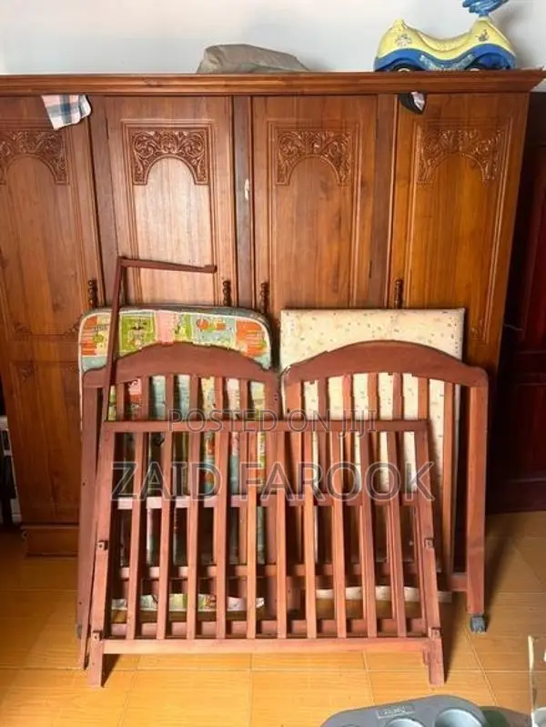 Used baby cot