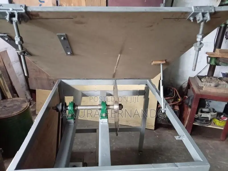 Wood cutting machine