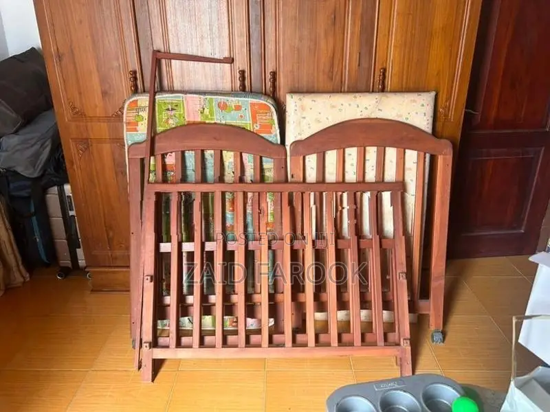 Used baby cot