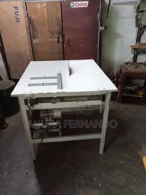 Wood cutting machine