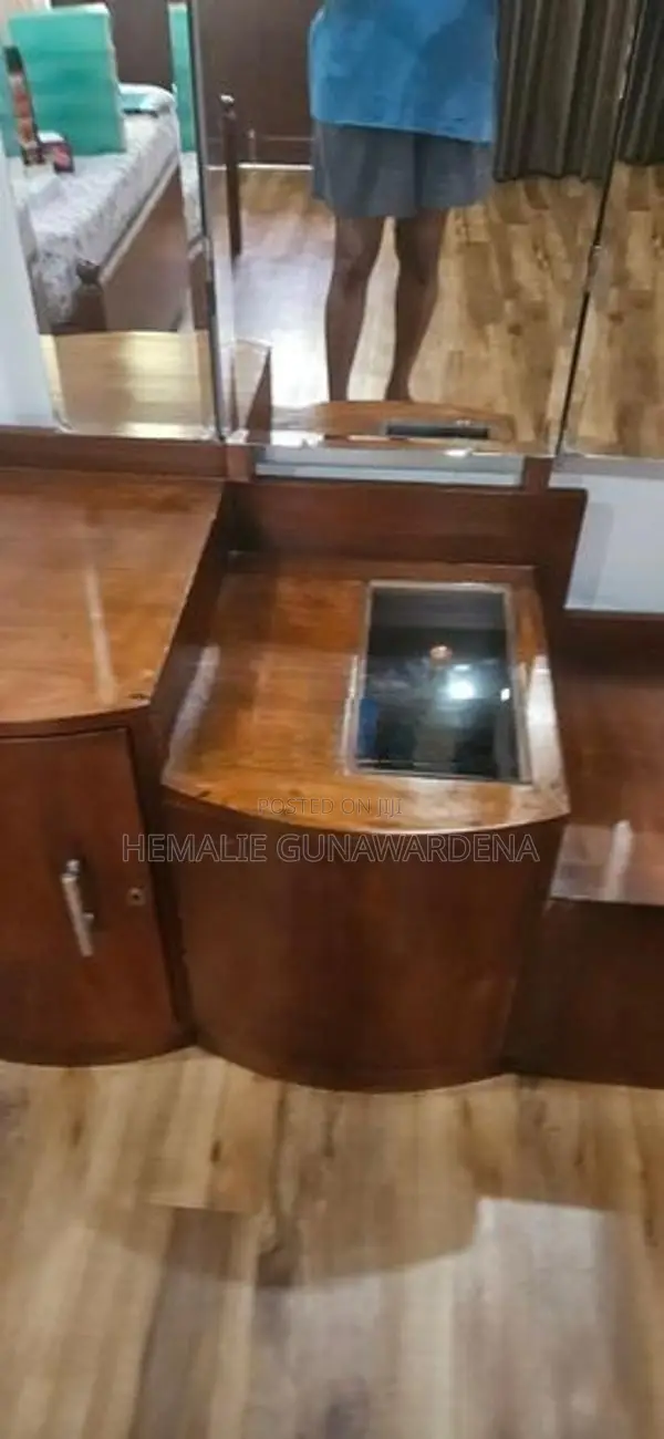 Almyrah with Dressing table