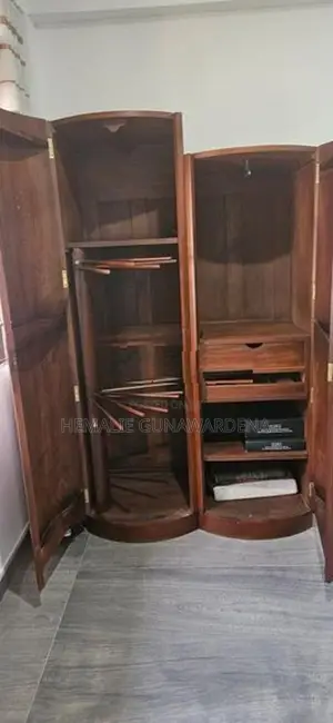 Almyrah with Dressing table